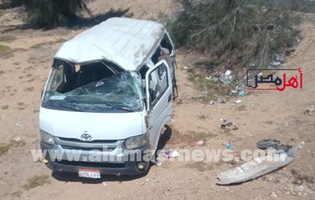 إصابة 7 أشخاص في حادث إنقلاب سيارة ميكروباص بطريق الدواويس الاسماعيليه الصحراوي