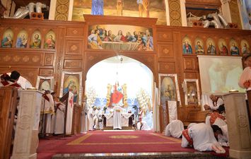 مطران بورسعيد يترأس قداس عيد القيامة المجيد بكنيسة مارمرقس 