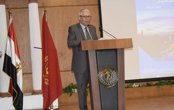 محافظ بورسعيد يتابع ٱخر مستجدات أعمال اللجنة المشكلة بشأن  تطوير وتنمية منطقة المثلث 