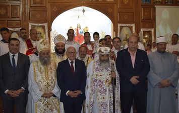 محافظ بورسعيد يزور الكنائس لتهنئة الأقباط بعيد القيامة المجيد