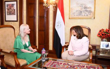 وزيرة الهجرة تلتقي سفيرة ايرلندا بالقاهرة