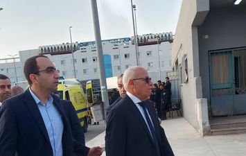 وصل اللواء عادل الغضبان محافظ بورسعيد إلى مجمع الشفاء الطبي بمحافظة الاسماعلية