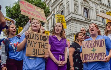 ممرضات إنجلترا يخضن إضرابا لمدة 28 ساعة