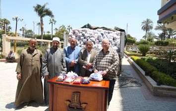 محافظ كفر الشيخ: توزيع 40 ألف و 800 شنطة على الأسر المستحقة