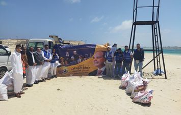 &quot; شواطئنا بدون بلاستيك&quot;.. مبادرة لحماة الوطن بمطروح بشاطئ روميل مع مؤسسة شباب بيحب مصر 