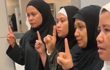 4 سيدات يشهرن إسلامهين