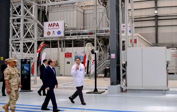 الرئيس السيسي يفتتح مجمع مصانع إنتاج الكوارتز بالعين السخنة (صور) 