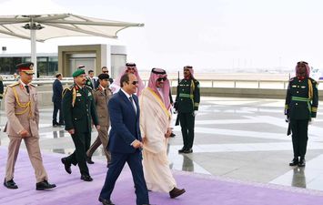  السيسي يصل جدة للمشاركة في القمة العربية الـ٣٢  