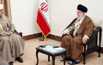 طهران ومسقط تتفقان على إعداد وثيقة للتعاون الاستراتيجي بين البلدين 