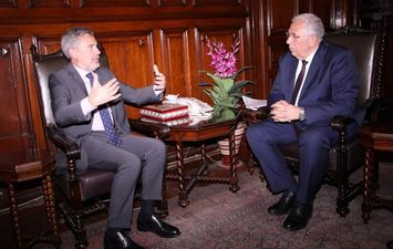 وزير الزراعة يبحث مع السفير الإيطالي سبل تعزيز الاستثمارات الزراعية الإيطالية في مصر