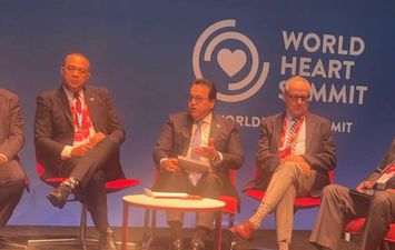  وزير الصحة يشارك في حلقة نقاشية ضمن قمة القلب العالمية