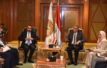 وزير القوى العاملة يواصل لقاءاته مع &quot;الوفد العراقي&quot; المُشارك في مؤتمر العمل العربي 