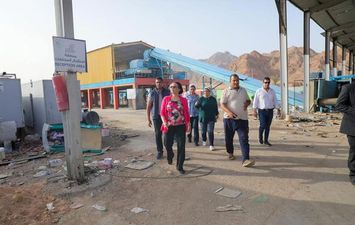 وزيرة البيئة تتفقد مصنع تدوير المخلفات بمنطقة الخناصير بمدينة شرم الشيخ.