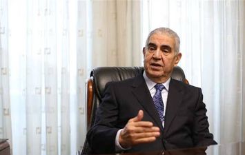                                                                 مجد الدين المنزلاوي رئيس لجنة الصناعة برجال الأعمال