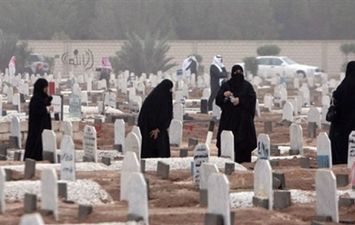زيارة المقابر في أول أيام العيد