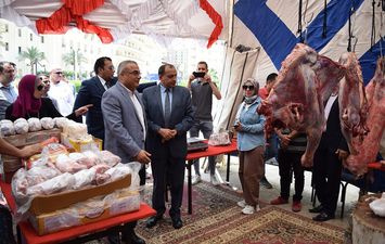 إفتتاح معرض لبيع اللحوم بجامعة بنى سويف 