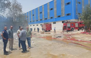 اشتعال النيران في أحد مصانع الورق بشرق النيل ببنى سويف 