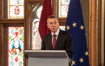برلمان لاتفيا ينتخب رينكيفيتش رئيسًا للبلاد.. أول &quot;مثلي&quot; في منصبه