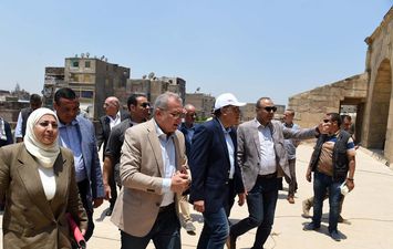 رئيس الوزراء يتابع سير العمل بقطاعات التطوير بالقاهرة التاريخية