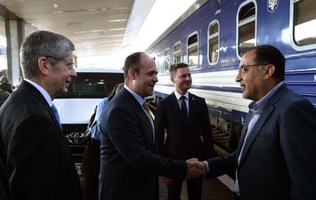 رئيس الوزراء يصل إلى كييف بعد رحلة 12 ساعة من الحدود البولندية بالقطار