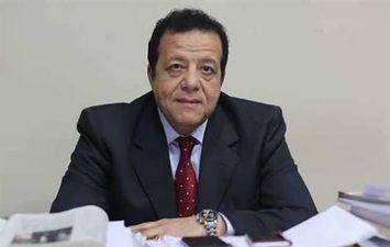 الدكتور عاطف عبد اللطيف عضو جمعيتي مستثمري مرسى علم وجنوب سيناء