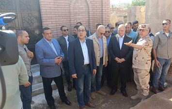 مدبولي يتفقد أعمال ترميم مقابر الإمام الشافعي