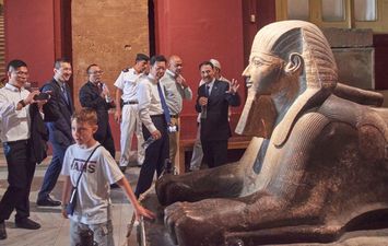 مسئول صيني يزور المتحف المصري بالتحرير