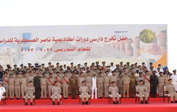 وزير الدفاع يشهد تخرج دورات جديدة من دارسى أكاديمية ناصر العسكرية