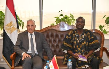 وزير الري يستقبل وزير المياه بدولة بوركينا فاسو