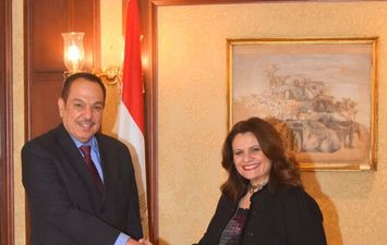 وزيرة الهجرة تستقبل السفير الكويتي بالقاهرة 