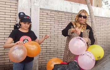احتفالات طلاب الثانوية العامة وأولياء الأمور بالإسكندرية 