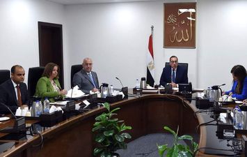 رئيس الوزراء يتابع إجراءات توفير الدعم المطلوب لمشروعات &quot;سكن كل  المصريين&quot;