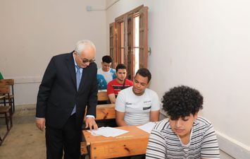 وزير التعليم يتابع انتظام سير امتحانات الثانوية العامة بالجيزة 
