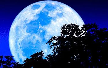 ظاهرة القمر الأزرق 