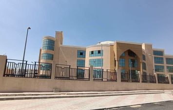  استكمال أعمال التطوير ورفع الكفاءة الجارية للطرق والمرافق بمدينة العبور