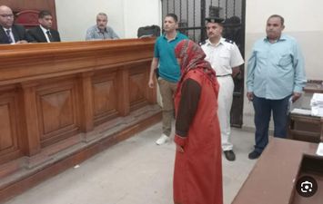 قاتلة طفلها في الشرقية أمام المحكمة