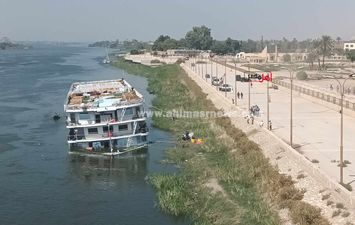 الباخرة الغارقة في نهر النيل بالمنيا