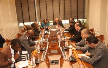السيد القصير وزير الزراعة مع رئيسة مجلس الشيوخ لدولة غينيا الاستوائية 