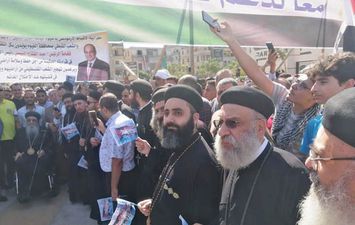 مشاركة الأنبا إبرام في المسيرة الشعبية تضامنا مع غزة 