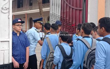 الشرطة المدرسية تستقبل الطلاب في العام الدراسي الجديد