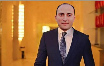 الدكتور أحمد مصطفي أستاذ إدارة الأعمال
