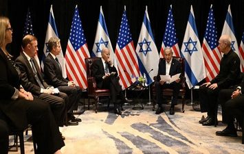 الرئيس الأمريكي جو بايدن في لقائه مع رئيس الوزراء الإسرائيلي