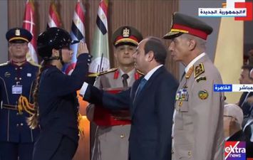 السيسي يقلد أوائل خريجي الكليات العسكرية نوط الواجب العسكري