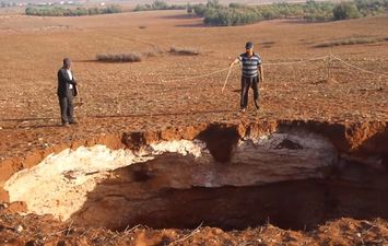 ظهور حفرة مُخيفة في المغرب بعد الزلزال المدمر