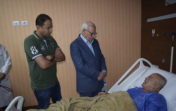 محافظ بورسعيد يتفقد مستشفى النصر التخصصي 