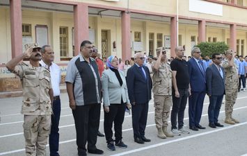 محافظ بورسعيد يشهد طابور الصباح بمدرستى بورسعيد التجريبية و بورسعيد الثانوية العسكرية. 