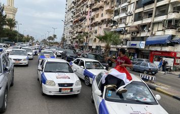 مسيرة سيارات اجرة فى شوارع بورسعيد 