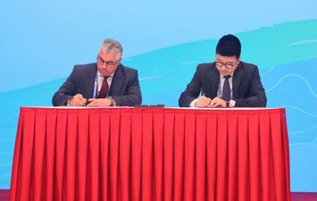 توقيع اتفاقية استثمارية مع شركة هينجتونج الصينية 