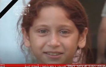 طفلة فلسطينية توجه رسالة للعالم بالدموع من داخل غزة