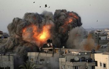 الاحتلال  يشن غارات على قطاع غزة